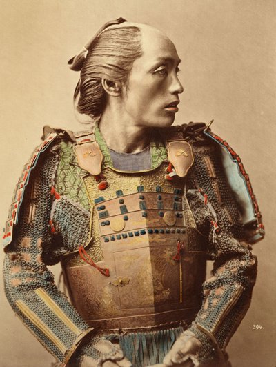 Egy teljes páncélzattal felfegyverzett ójapán szamuráj portréja, 1890 alkotó: Japanese School