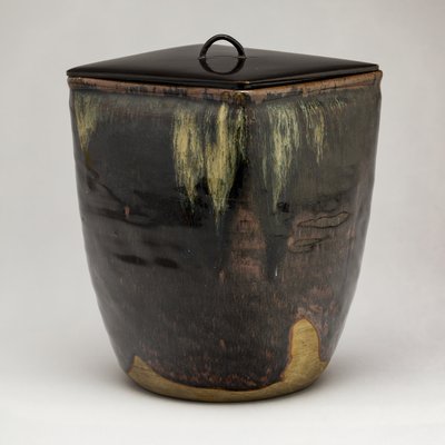 Takatori-Ware Water Jar (Mizusashi) (mázas kőedény lakk tetővel) alkotó: Japanese School