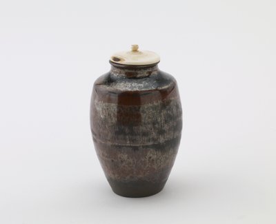 Tea caddy, katatsuki forma, Edo korszak (kerámia) alkotó: Japanese School