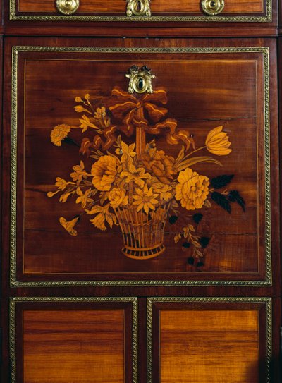 Virágkosár, részlet a XVI. Lajos stílusú szaténfa és amaránt íróasztal berakásából, Jean-Henri Riesener (1734-1806), Franciaország aláírásával alkotó: Jean-Henri Riesener