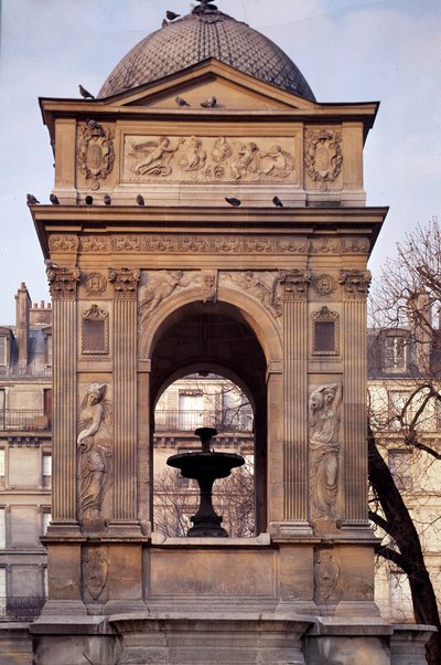 Építészet: kilátás az Ártatlanok szökőkútjára. Jean Goujon, Augustin Pajou és Pierre Lescot építészek tervezték. 1546-1549. Place Joachim du Bellay, Párizs. alkotó: Jean and Lescot Pierre Goujon