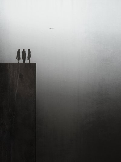 Három sziluett a ködös horizonton alkotó: Jeffrey Hummel