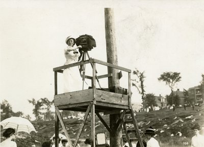 Beals munka közben, 1905-40 körül alkotó: Jessie Tarbox Beals