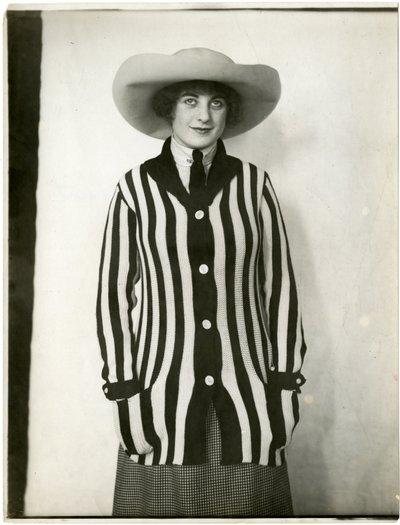 Blézer pulóver és filckalap, Forsythe, 1905-1918 körül (zselatin ezüst fotó) alkotó: Jessie Tarbox Beals