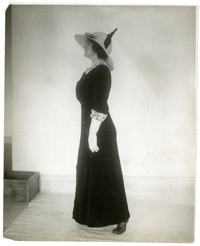 Helyes állás járás közben, 1905-1918 körül (zselatin ezüst fotó) alkotó: Jessie Tarbox Beals