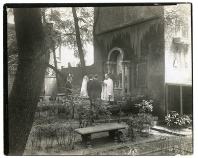 Esküvő a Szent János-templomban, West 11 St, 1938-39 körül (zselatin ezüst fotó) alkotó: Jessie Tarbox Beals