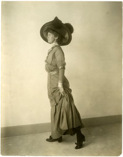 modell tollas kalapban, 1905-1918 körül (zselatin ezüst fotó) alkotó: Jessie Tarbox Beals