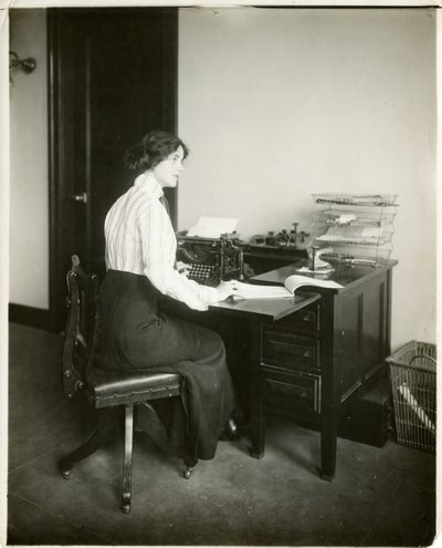 írógépes modell, 1905-1918 körül (zselatin ezüst fotó) alkotó: Jessie Tarbox Beals