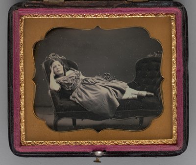 Egy heverőn fekvő lány cím nélküli portréja, 1855. alkotó: John Adams Whipple