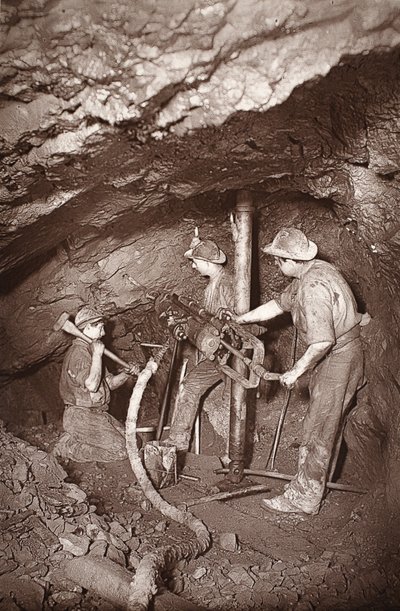Sziklafúró vég, East Pool bánya, illusztráció a „Mongst bányák és bányászok, vagy a Flash-Light Underground Scenes” című művéből, J.C. Burrows és William Thomas, pub. 1893 (szépia fotó) alkotó: John Charles Burrow