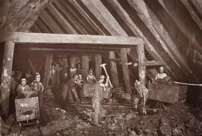 A 412-es, Dolcoath-bánya, illusztráció a „Mongst bányák és bányászok, vagy a Flash-Light földalatti jelenetei” című művéből, J.C. Burrows és William Thomas, pub. 1893 (szépia fotó) alkotó: John Charles Burrow