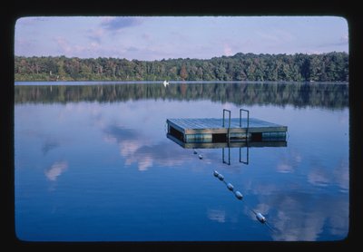 Menges Sand Pond, Menges Lakeside Resort, Livingston Manor, New York, USA alkotó: John Margolies