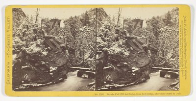 Nevada-vízesés (700 láb magas), a gyalogos hídról, júliusi hóvihar után, a „California - Yo-Semite Valley” sorozat 1208. száma alkotó: John P. Soule
