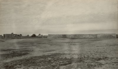 Erőd, feltehetően a VOC Mosselstein erődje Band-e Charaknál, Bandar-e Lengeh közelében Iránban. alkotó: John Thomson