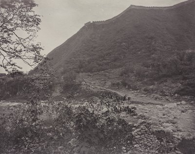 Kilátás a Nagy Falra, Kína, c. 1871. alkotó: John Thomson