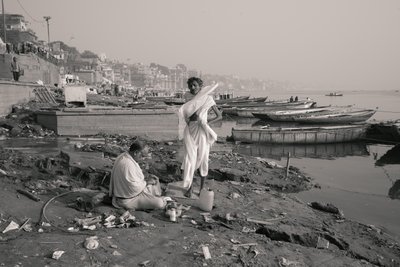 Manikarnika Ghat, Varanasi, 2016 (fotó) alkotó: Jon Nicholson