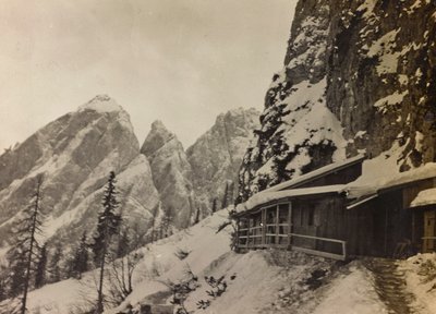 Album "Az én világháborúm – emlékek a délnyugati frontról Karintiában, Olaszországban, Trentino-Alto Adige" 1915.03.31.-1918.12.11. - Josef Zohles Bécs ": katonai laktanya az Al-ban alkotó: Josef Zohles