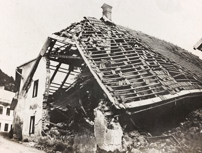 Album "Az én világháborúm – emlékek a délnyugati frontról Karintiában, Olaszországban, Trentino-Alto Adige" 1915.03.31-1918.12.11 - Josef Zohle Bécsje": egy ház romjai Ugovizben alkotó: Josef Zohles