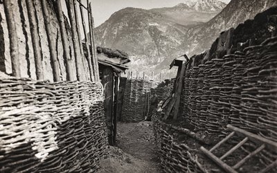 Album "Az én világháborúm - emlékek a délnyugati frontról Karintiában, Olaszországban, Trentino-Alto Adige" 1915.03.31.-1918.12.11. - Josef Zohle Bécs": árok (f/w fotó) alkotó: Josef Zohles
