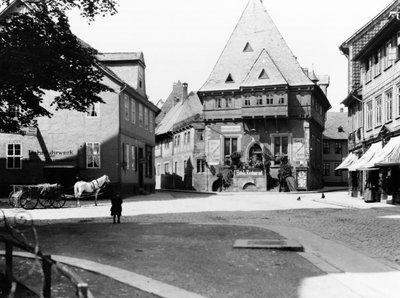 Egy régi szálloda a Városház téren, Goslar, 1910 körül alkotó: Jousset