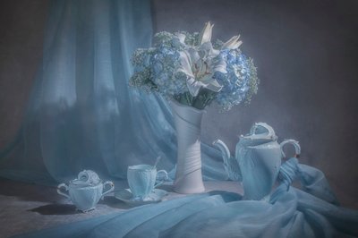 Kék tea csendélet alkotó: Joyce Guojun Ma
