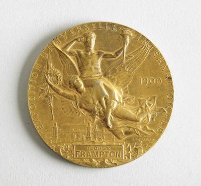 Kiállítás Universal Internationale, Párizs (éremmel ítélték oda George Framptonnak) alkotó: Jules Clement Chaplain