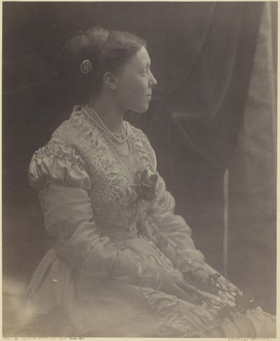 Anne Thackeray Ritchie, 1870. május. alkotó: Julia Margaret Cameron