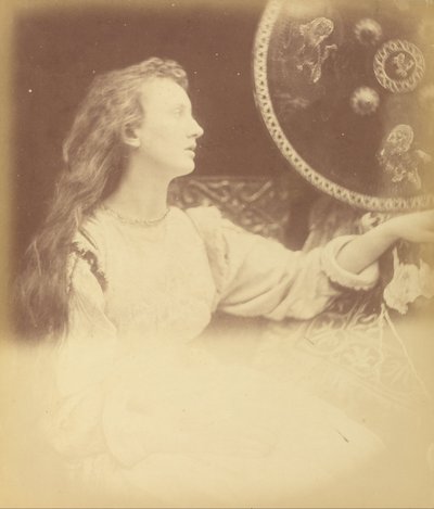 Elaine "a Liliom - Astolat szobalánya" alkotó: Julia Margaret Cameron