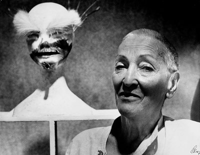 Meret Oppenheim német festő és szobrász portréja (f/w fotó) alkotó: Karl Heinz Bast