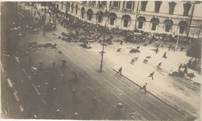 Kormánycsapatok tüzelnek tüntetőkre, 1917. július 4., 1917 alkotó: Karl Karlovich Bulla
