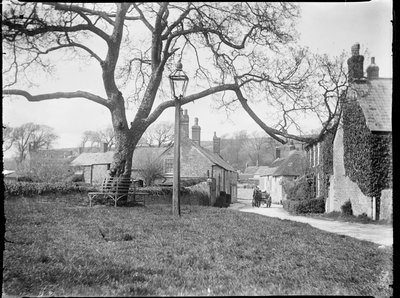 Village Green, Burton Bradstock, Dorset, 1922. április 24. – 1922. május 8. (f/w fotó) alkotó: Katherine Jean Macfee