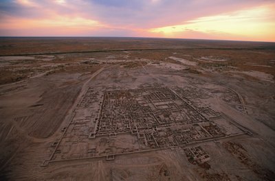 Az ásatási terület légi felvétele; Oxus Civilizáció; Türkmenisztán; Gonor Depe lelőhely; Victor S..., 2004 (fotó) alkotó: Kenneth Garrett