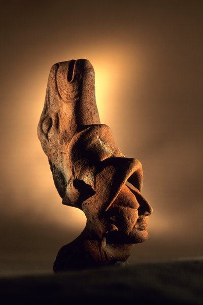 Lelet, Cancuen, Guatemala, Arthur Demarest, Tomas Barrientos, Maya, palota, osztályozás, 2004 (fotó) alkotó: Kenneth Garrett