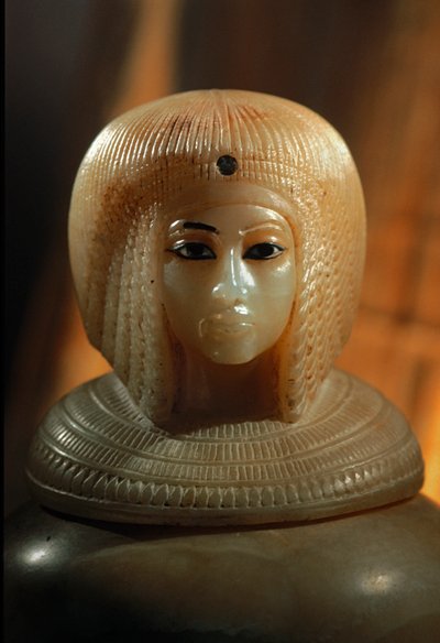 Canoptic Jar fedél formájában Kiya, egy másodlagos felesége fáraó Akhenaten, talán a..., 2009 (fotó) alkotó: Kenneth Garrett