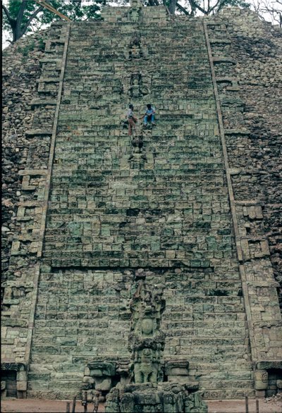Copan, Hieroglifikus lépcső, 26-os templom, Maya, Honduras, La Ruta Maya alkotó: Kenneth Garrett