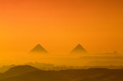 Egyiptom; Óbirodalom; Gízai-fennsík; gízai piramisok; Khufu; Khafre; Menkaure alkotó: Kenneth Garrett