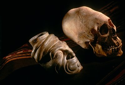 Empires of the Sun; Bolívia; őslakosok; Andok; Tiwanaku; Cranial Deformation fro..., 2002 (fotó) alkotó: Kenneth Garrett