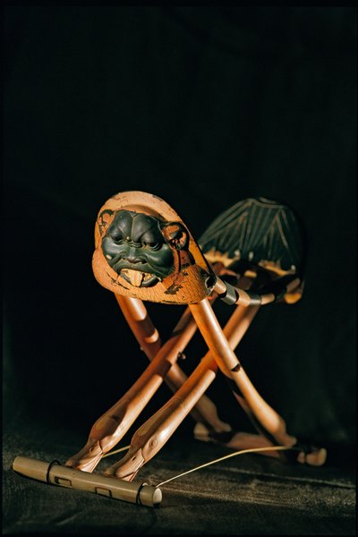 Tutanhamon király összecsukható elefántcsont fejtámlája, Újbirodalom, 2002 (fotó) alkotó: Kenneth Garrett