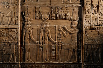 Last Pharaohs MM7836, Egyiptom, Philae Temple, Aswan, Ptolemaios, Isis Temple, Ptolemaios I..., 2011 (fénykép) alkotó: Kenneth Garrett