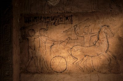 Szekeret vezető Akhenaten vázlata, Mahu sírja, "Akhetaten rendőrfőnöke",E..., 2001 (fénykép) alkotó: Kenneth Garrett