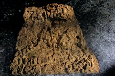 Sztélé, Sufricaya, Holmul, Guatemala, maja, Francisco Estradabelli, 2008 (fotó) alkotó: Kenneth Garrett