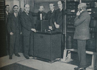Az új varázslat: Képek küldése vezeték nélküli és az elkerülhetetlen telefon segítségével, c1935 alkotó: Keystone View Company