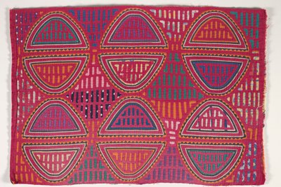 Shirt Panel (mola), 1950 körül (rátétes pamut) alkotó: Kuna Indian Culture