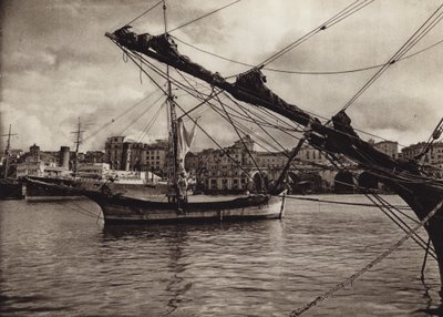 Olaszország: Civitavecchia (f/w fotó) alkotó: Kurt Hielscher