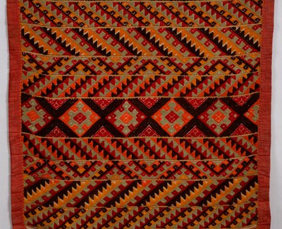 Szövetkialakítás (textil) alkotó: School Laotian