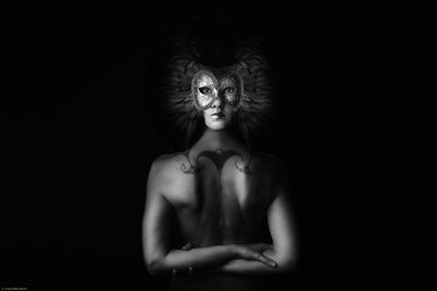 A titokzatos álarcos nő alkotó: Laura Benvenuti