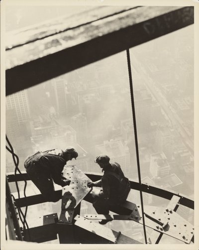 Empire State Building, New York alkotó: Lewis W. Hine