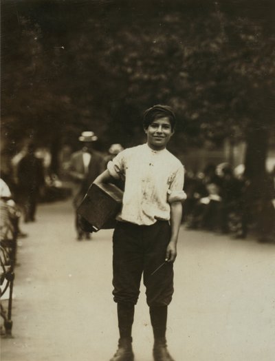 Egy fiatal csizmadiamunkás a New York-i Union Square-en dolgozik alkotó: Lewis Wickes Hine