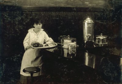 Egy fiatal pincérnő, Delia Kane alkotó: Lewis Wickes Hine