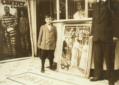 Brown McDowell 12 éves jegyszedő a Princess Színházban alkotó: Lewis Wickes Hine